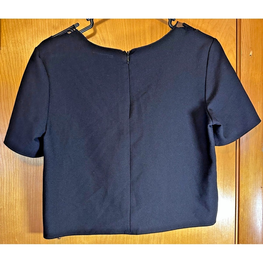 Topshop Black Cropped Short Sleeve Top Lace Trim Cutout Neckline Size 4 - Picture 2 of 7